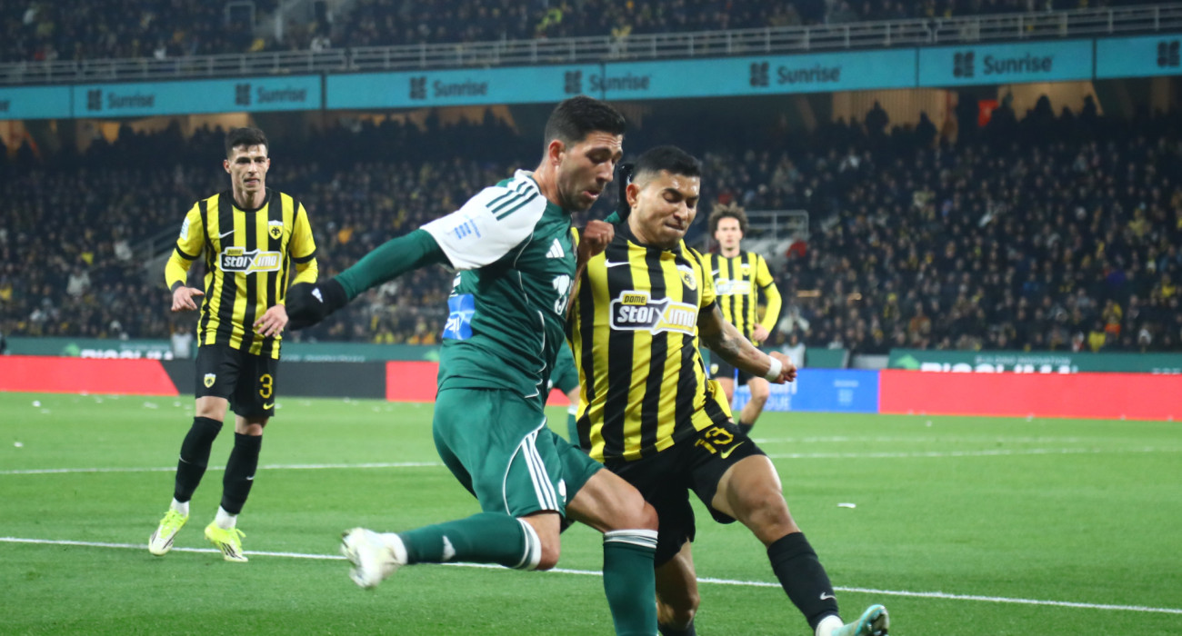 Τάσος Μπακασέτας και Ορμπελίν Πινέδα σε μονομαχία στο ΑΕΚ-Παναθηναϊκός / Πηγή: Eurokinissi