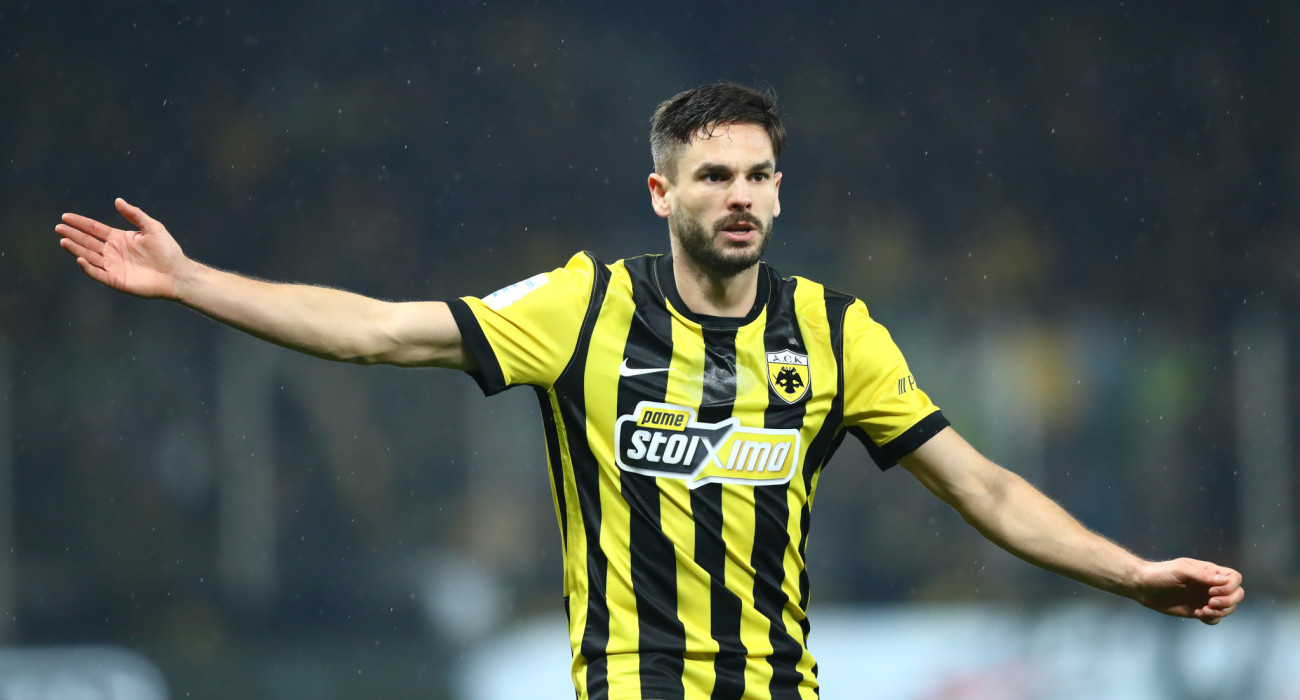 Ο Μιγιάτ Γκατσίνοβιτς με τη φανέλα της ΑΕΚ / Πηγή: Eurokinissi