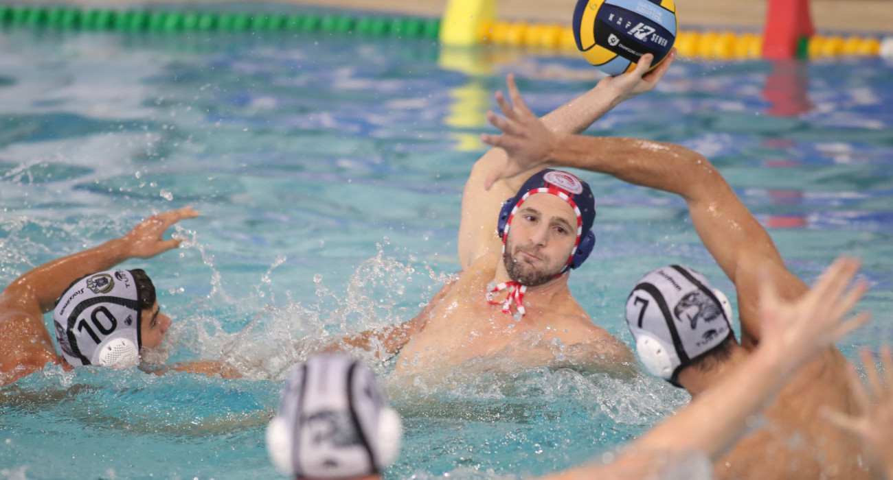 Ο Ντίνος Γενηδουνιάς του Ολυμπιακού / Πηγή: Eurokinissi