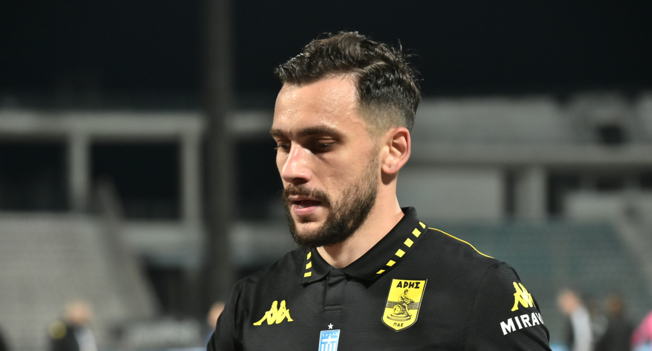 Ο απογοητευμένος Δώνης μετά την ισοπαλία του Άρη στον Βόλο / Πηγή: Eurokinissi