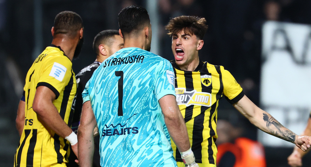 Ρότα και Στρακόσια πανηγυρίζουν μετά το χαμένο πέναλτι του ΠΑΟΚ / Πηγή: Eurokinissi