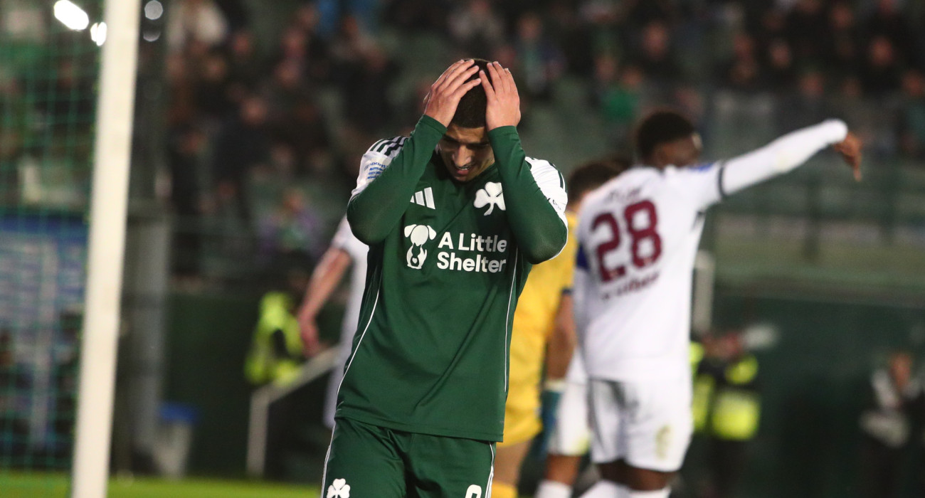 Απογοητευμένος ο Ζαρουρί μετά το 1-1 με την ΑΕΛ Novibet / Πηγή: Eurokinissi