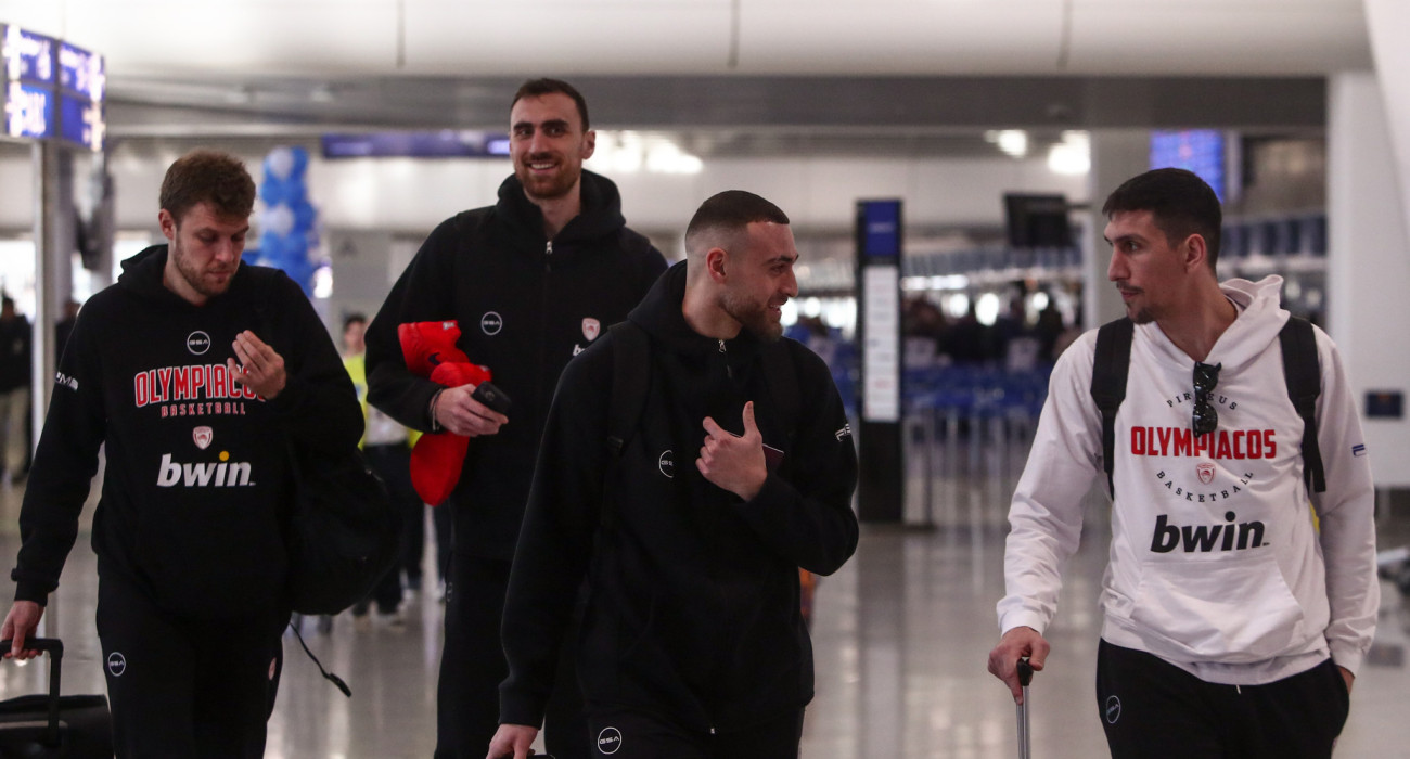 Ο Γιαννούλης Λαρεντζάκης έφτασε μαζί με τους συμπαίκτες του στο Ηράκλειο / Πηγή: Eurokinissi