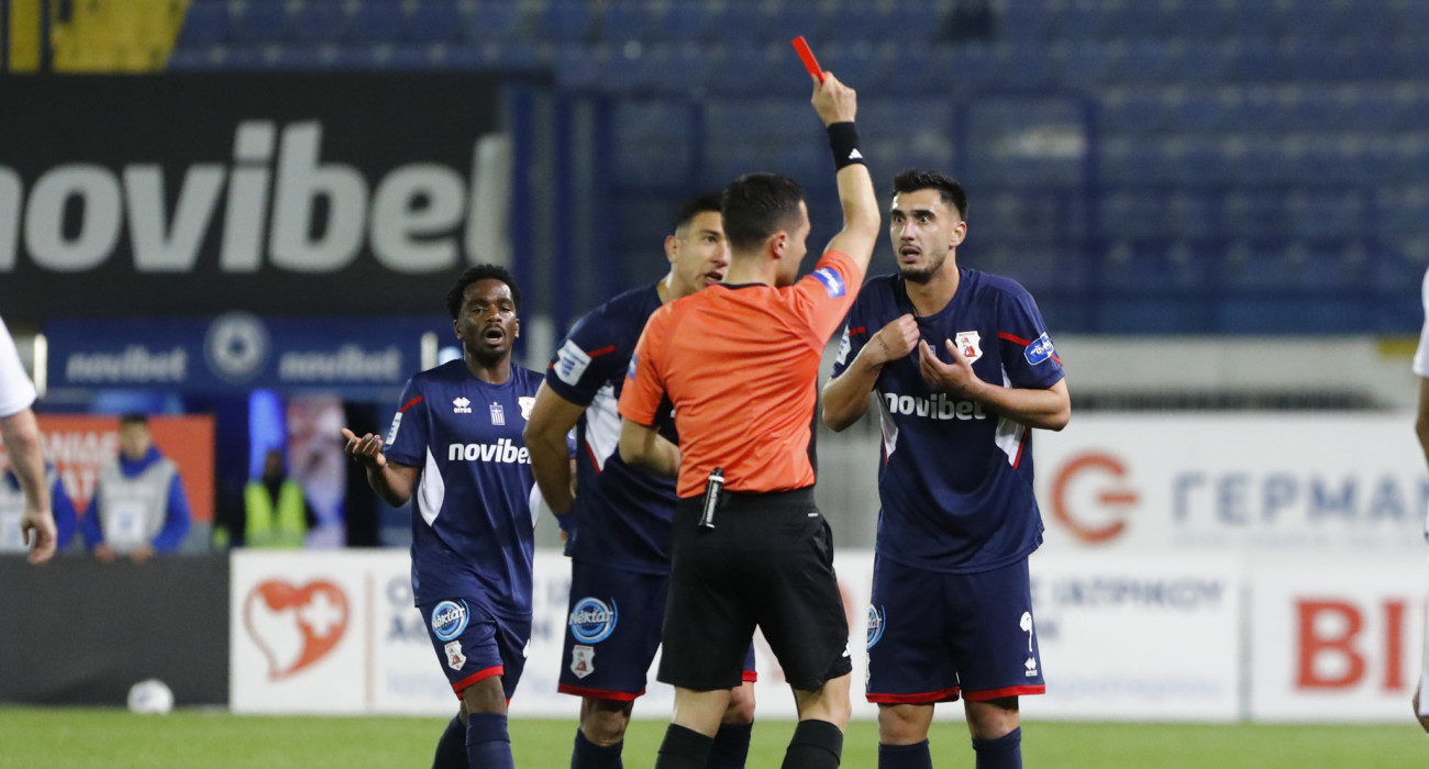 Ο Αντρέι Ίβαν αποβλήθηκε στην αναμέτρηση με τον Ατρόμητο / Πηγή: Eurokinissi