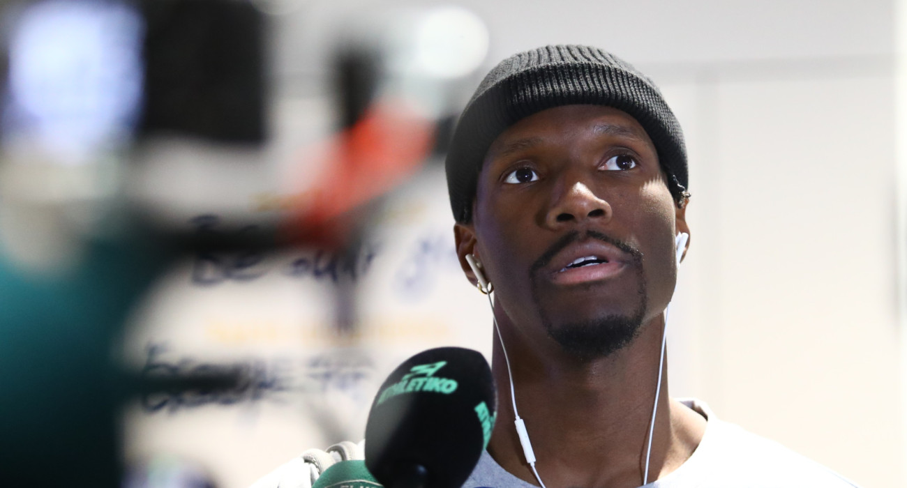 Ο Νάιτζελ Χέιζ-Ντέβις στο αεροδρόμιο «Ελ. Βενιζέλος» / Πηγή: Eurikinissi