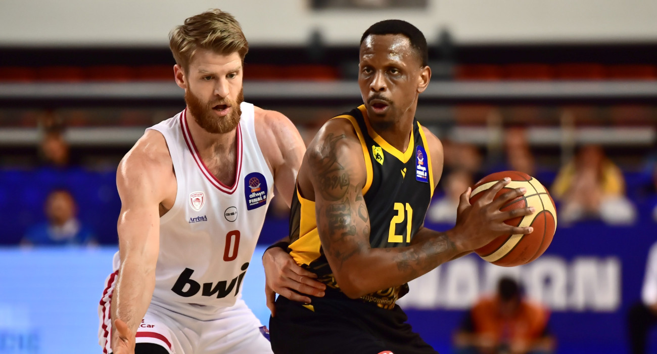 Ο Τόμας Γουόκαπ και ο Τζέιμς Νάναλι / πηγή: eurokinissi