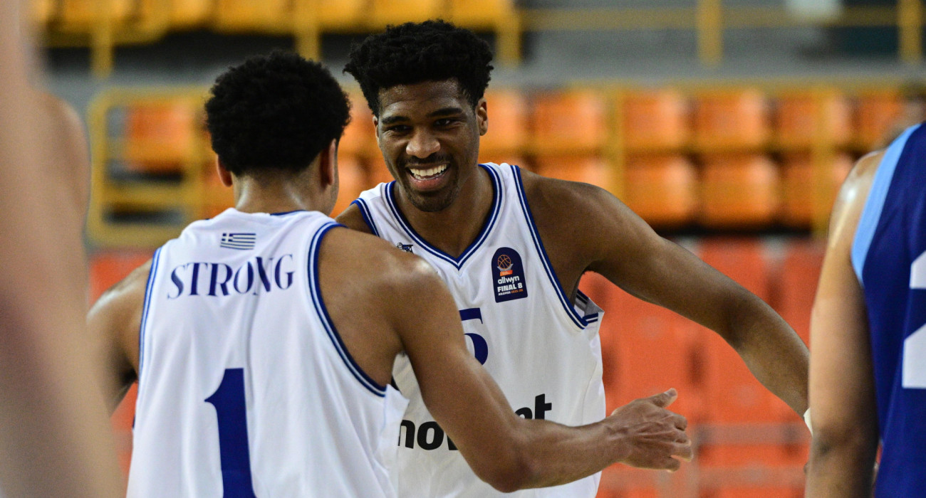 Οι παίκτες του Ηρακλή πανηγύρισαν μία σπουδαία πρόκριση κόντρα στη Μύκονο/Πηγή: Eurokinissi