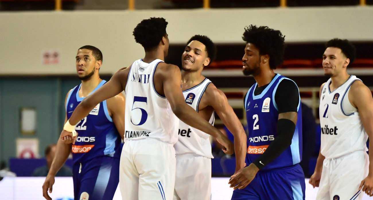 Οι παίκτες του Ηρακλή πανηγύρισαν μία σπουδαία πρόκριση κόντρα στη Μύκονο/Πηγή: Eurokinissi