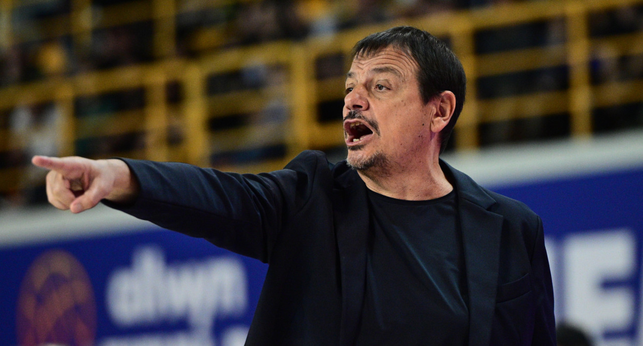 Ο Εργκίν Αταμάν στην αναμέτρηση του Allwyn Final 8 με τον ΠΑΟΚ / Πηγή: Eurokinissi