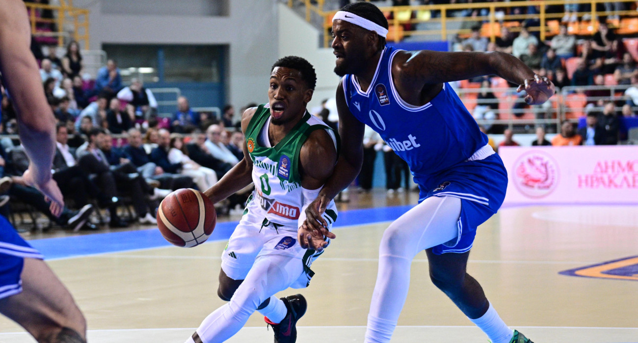 Ο Τι Τζέι Σορτς σε «μονομαχία» με τον Φάντερμπερκ / Πηγή: Eurokinissi