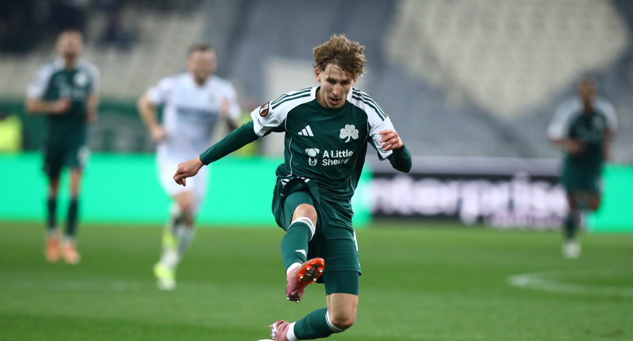 Ο Σαντίνο Αντίνο σε μία από τις ενέργειες του κόντρα στη Βικτόρια Πλζεν / Πηγή: Eurokinissi