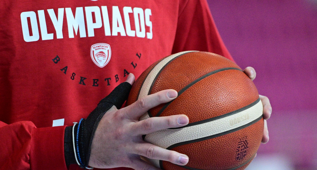 Το δεμένο χέρι του «Μίλου» / Πηγή: Eurokinissi