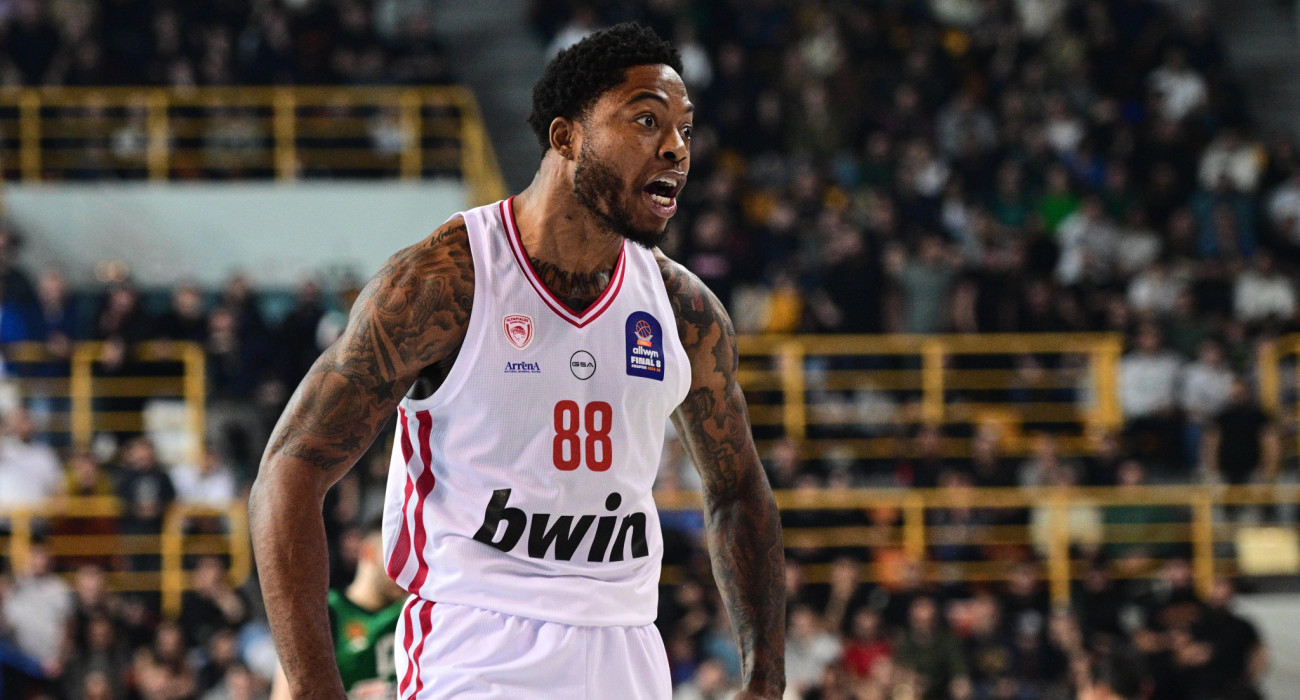 Ο Ταϊρίκ Τζόουνς στον τελικό του Allwyn Final 8 / Πηγή: Eurokinissi