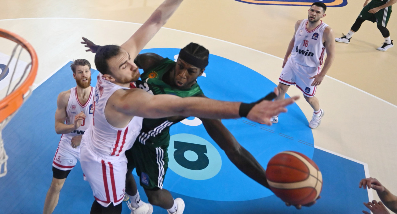 Το... ζογκλερικό του Ναν μπροστά στον Μιλουτίνοφ / Πηγή: Eurokinissi