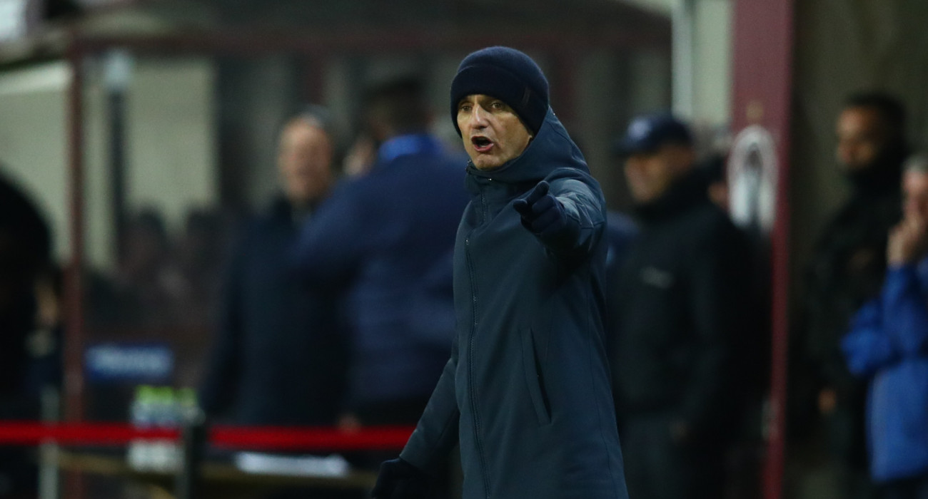 Ο Ραζβάν Λουτσέσκου δίνει οδηγίες στους παίκτες του ΠΑΟΚ / Πηγή: Eurokinissi