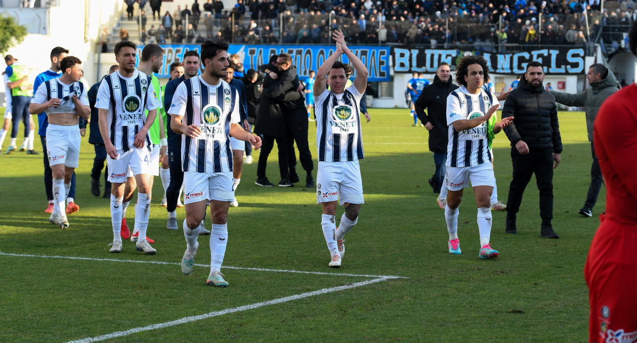 Οι πανηγυρισμοί των παικτών του Ηρακλή μετά τη νίκη επί της Νίκης Βόλου / Πηγή: Eurokinissi