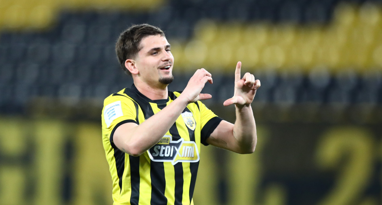 Ο Ραβάν Μαρίν πανηγυρίζει το γκολ του με την ΑΕΚ κόντρα στον Λεβαδειακό / Πηγή: Eurokinissi