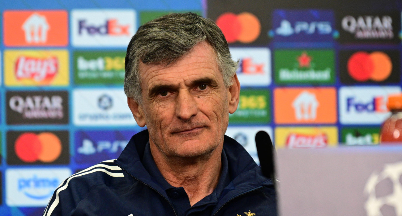 Ο Χοσέ Λουίς Μεντιλίμπαρ στη συνέντευξη τύπου του Ολυμπιακού ενόψει της αναμέτρησης με τη Λεβερκούζεν / Πηγή: Eurokinissi