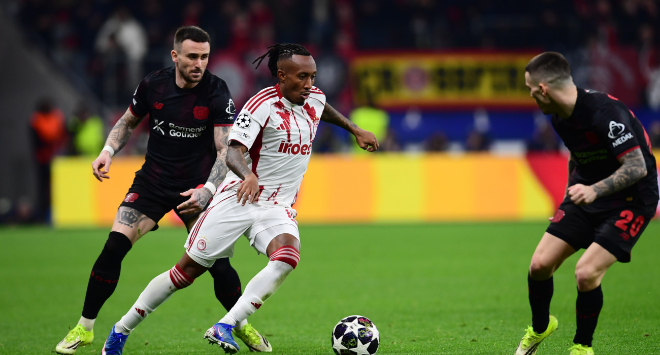 Ο Ζέλσον Μαρτίνς σε μία από τις πολλές «μάχες» με τους αμυντικούς της Λεβερκούζεν / Πηγή: Eurokinissi