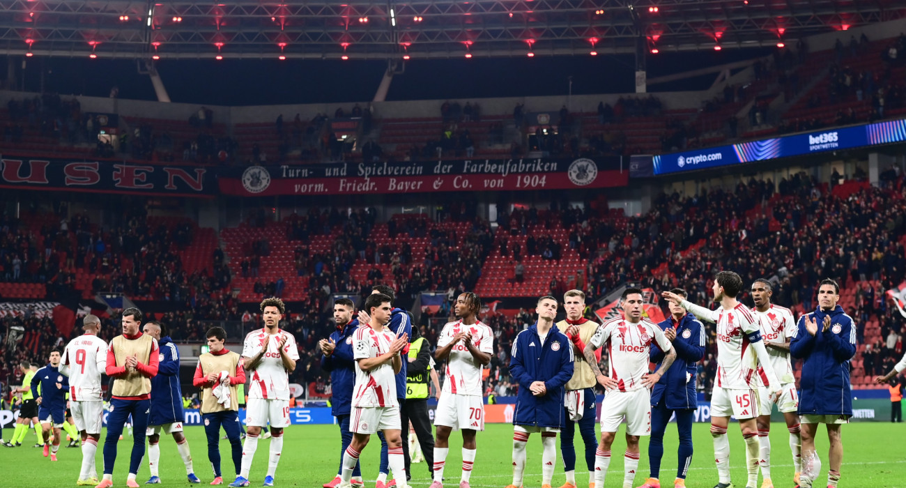 Οι παίκτες του Ολυμπιακού στην BayArena / Πηγή: Eurokinissi