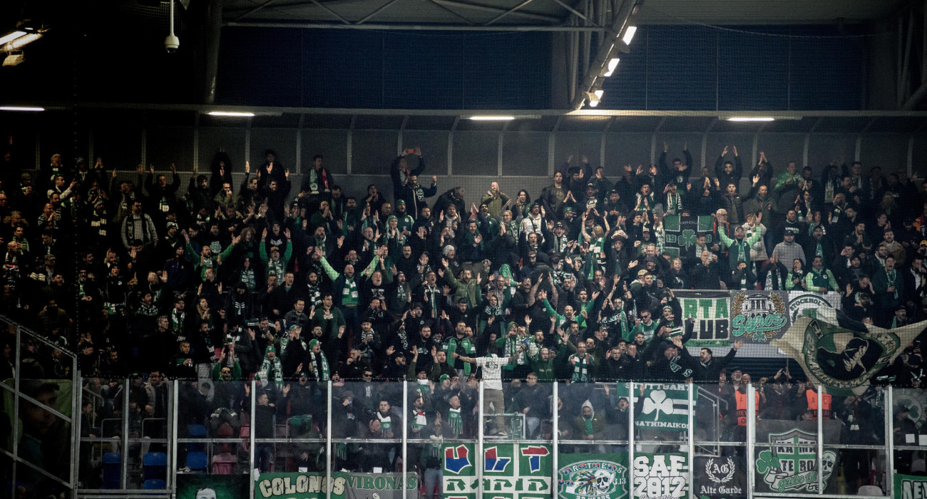 Οπαδοί του Παναθηναϊκού στο παιχνίδι με τη Βικτόρια Πλζεν / Πηγή: Eurokinissi