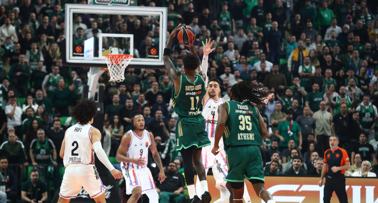 Ο Νάιτζελ Χέιζ-Ντειβις δέχτηκε χτύπημα από τον Καβαλιέρ, αλλά δεν δόθηκε φάουλ και το παιχνίδι πήρε η Παρί / Πηγή: Eurokinissi