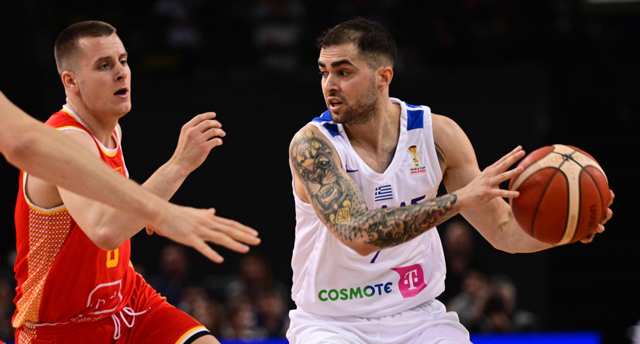 Στιγμιότυπο από την αναμέτρηση της Ελλάδας απέναντι στο Μαυροβούνιο / Πηγή: Eurokinissi