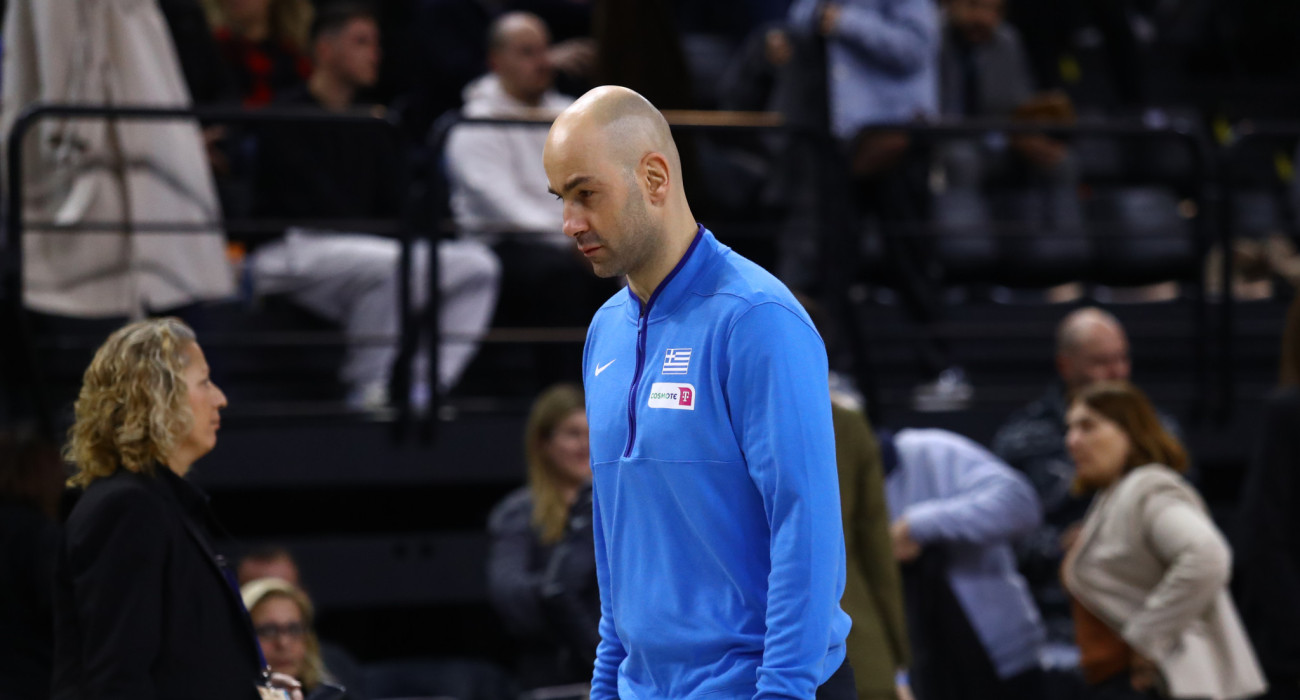 Ο Βασίλης Σπανούλης απογοητευμένος μετά την ήττα της Ελλάδας από το Μαυροβούνιο, Πηγή: Eurokinissi