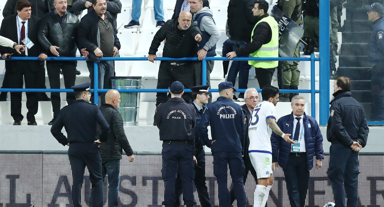 Επεισόδια στις εξέδρες του γηπέδου της Νεάπολης είχαν ως αποτέλεσμα να διακοπεί το ματς Κηφισιά - ΟΦΗ για 5 λεπτά / Πηγή: Eurokinissi