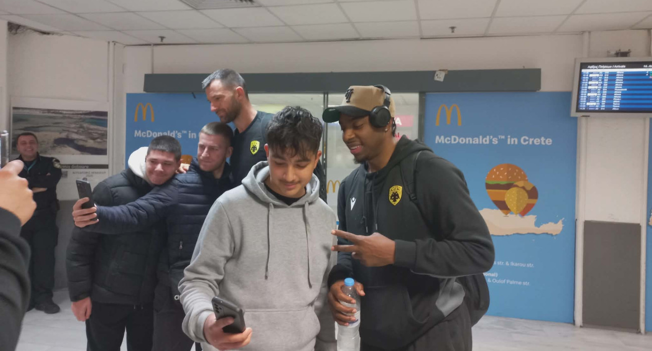 Στιγμιότυπο από την άφιξη της ΑΕΚ στο Ηράκλειο για το Allwyn Final 8 / Πηγή: Athletiko