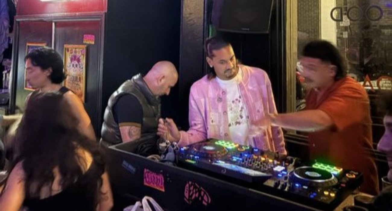 Ο Αρεολά σε ρόλο dj/ screenshot