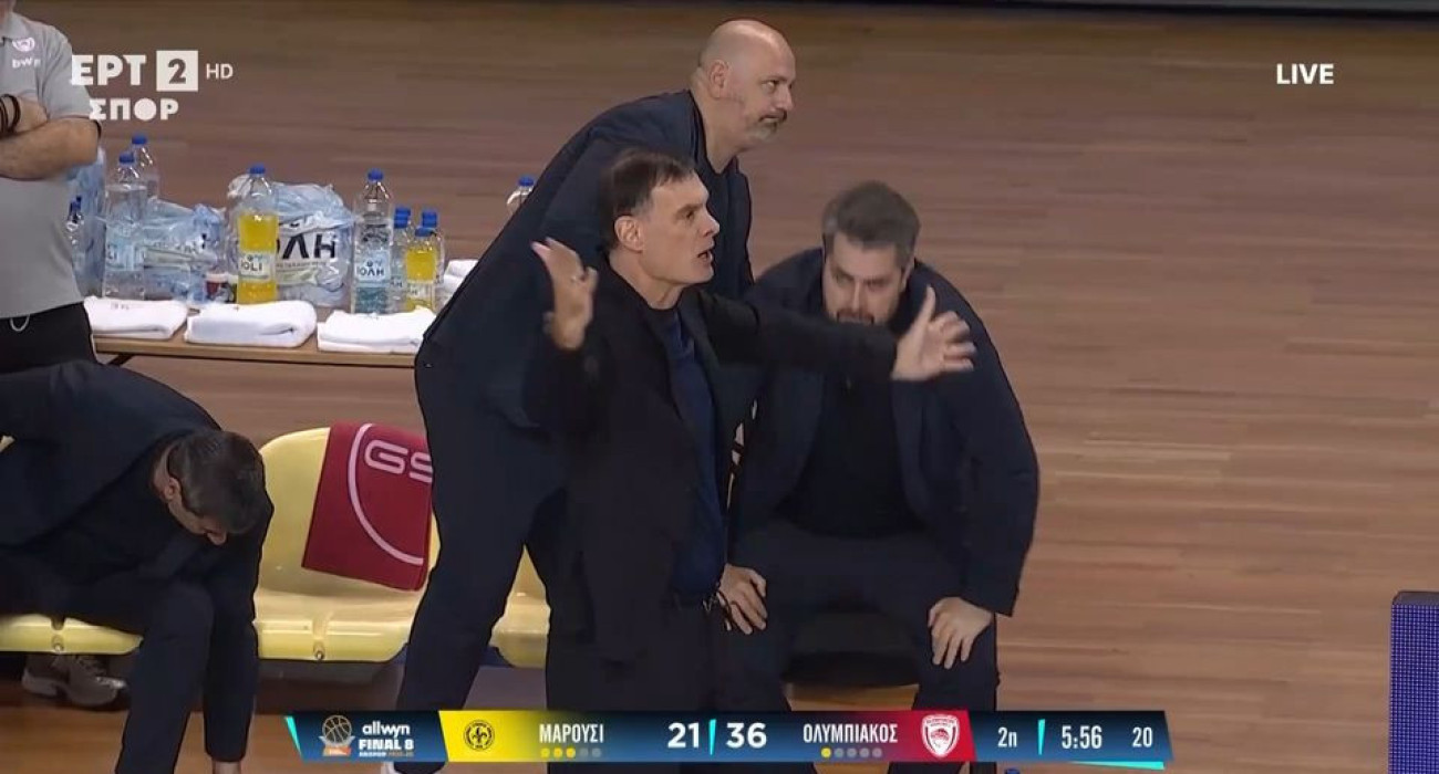 Ο Γιώργος Μπαρτζώκας δεν μπορούσε να πιστέψει το λάθος που έκαναν οι παίκτες του/printscreen