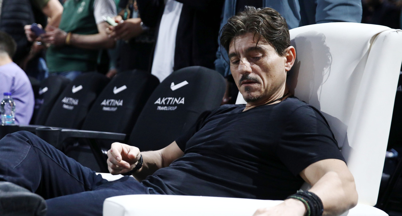 Ο Δημήτρης Γιαννακόπουλος στο ματς του Παναθηναϊκού με την Αναντολού Εφές στα πλέι-οφ της Euroleague / Πηγή: Intime