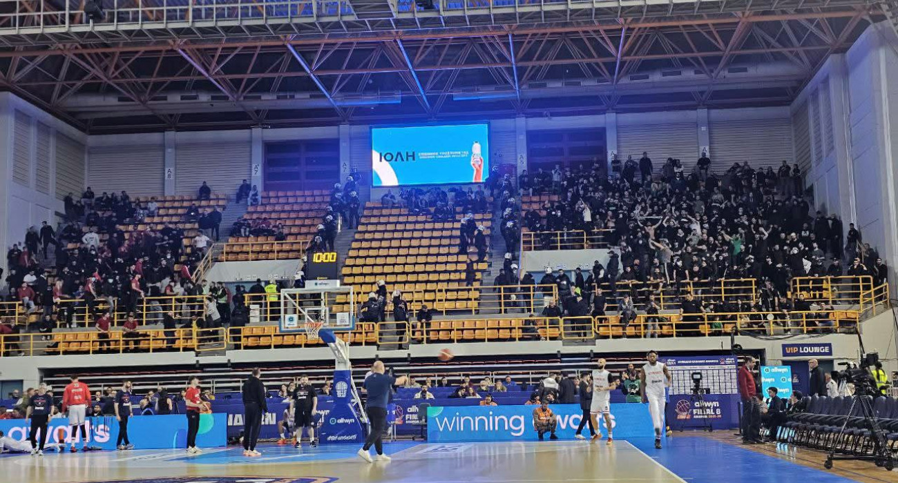 Στο ίδιο πέταλο οπαδοί του Παναθηναϊκού και του Ολυμπιακού / Πηγή: Αργυρώ Κουκά