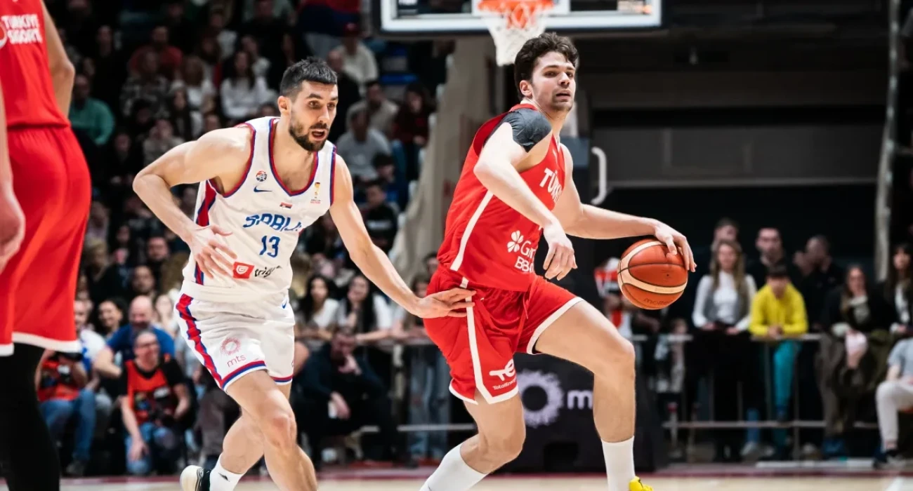Στιγμιότυπο από την αναμέτρηση Σερβία - Τουρκία / Πηγή: FIBA