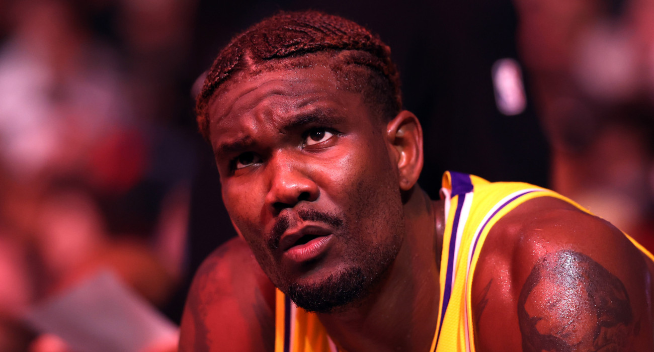 Το... χαμένο βλέμμα του ΝτεΑντρέ Έιτον των Λος Άντζελες Λέικερς / Photo by Chris Coduto/Getty Images