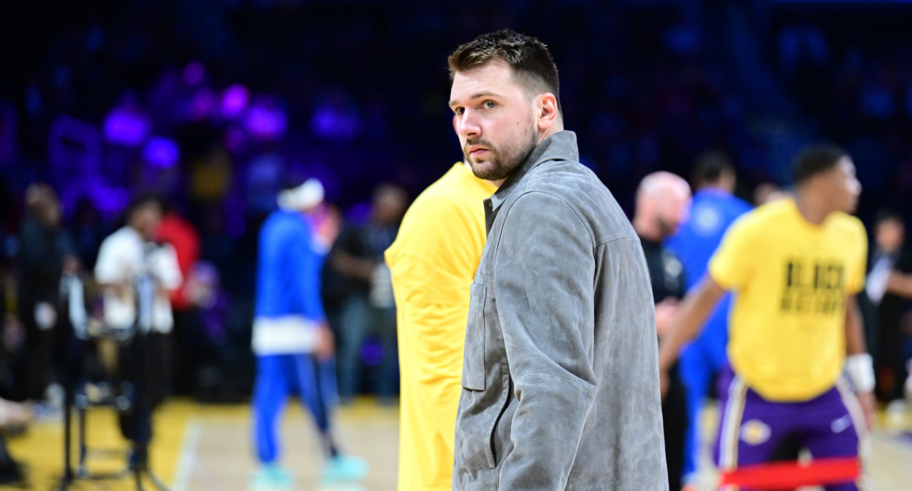 O Λούκα Ντόντσιτς φορά τη Dior ζακέτα που... τρέλανε τον Τζέι Τζέι Ρέντικ / Photo by Wally Skalij/Getty Images