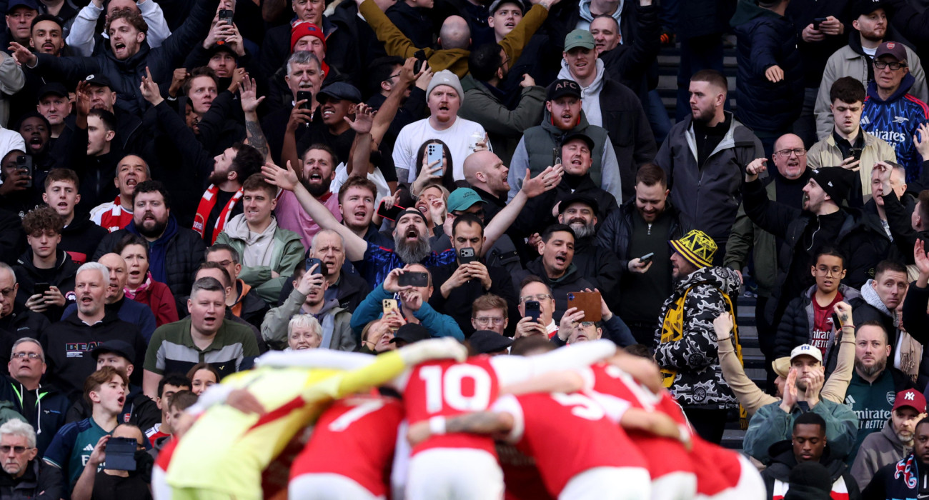 Στιγμή από το Emirates με τους πιστούς φίλους της Άρσεναλ να περιμένουν τη δράση / Πηγή: Catherine Ivill - AMA / Getty Images