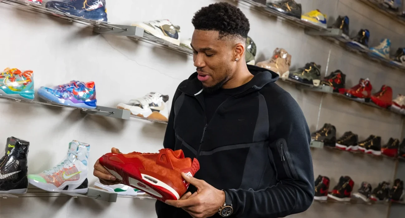 Ο Γιάννης Αντετοκούνμπο στην εκπομπή «Sneaker Shopping», Πηγή: Complex