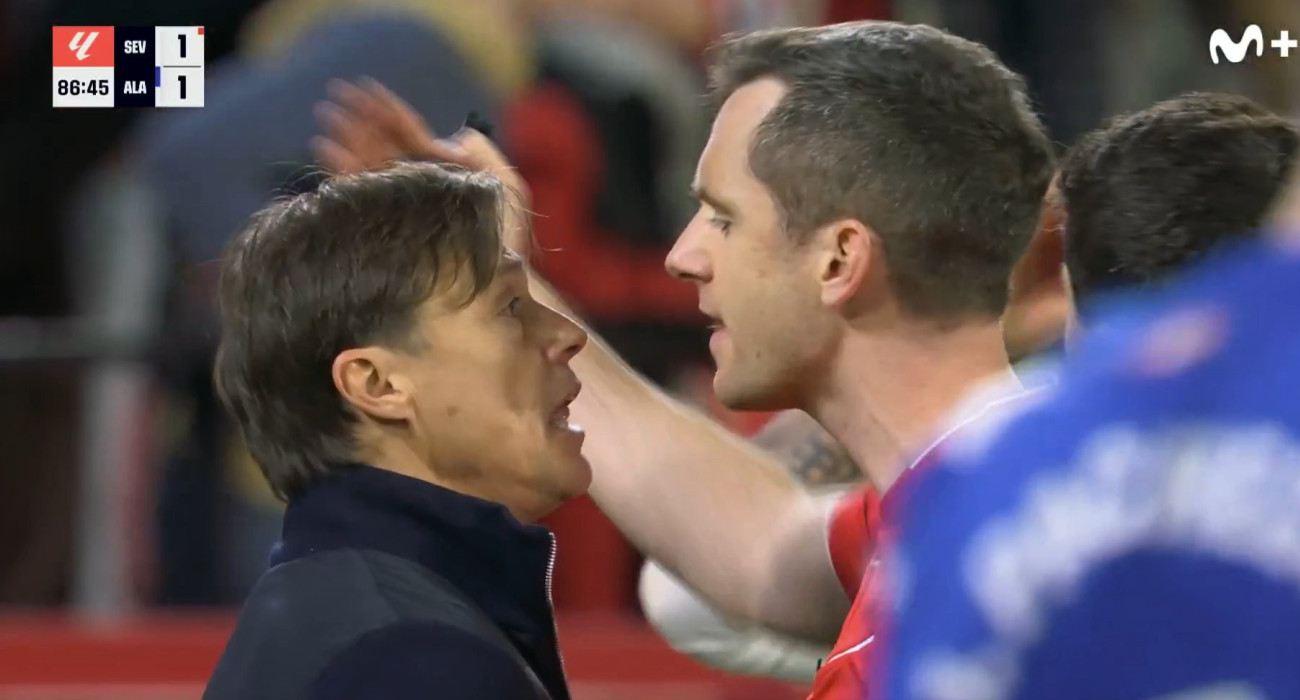 Ο Ματίας Αλμέιδα τα έβαλε με τον διαιτητή στον αγώνα Σεβίλλη - Αλαβές / Screenshot