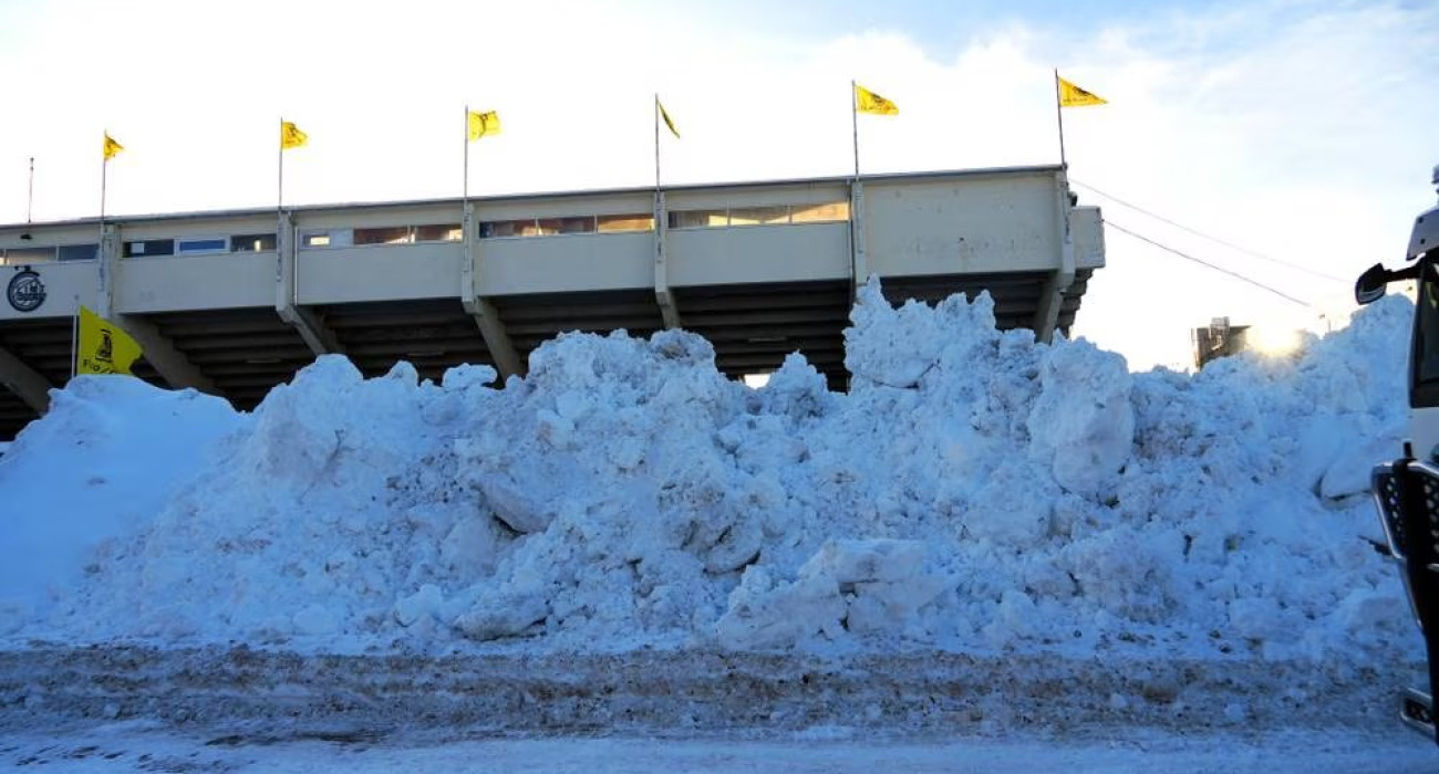 Περισσότερο από 80 τόνους χιόνι καθάρισαν από το γήπεδο της Μπόντο / Γκλιμτ