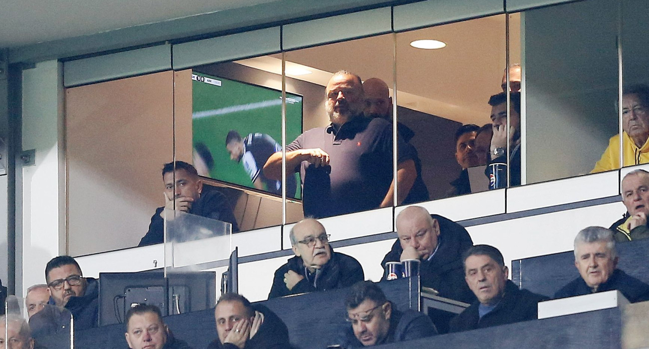 Ο Μάριος Ηλιόπουλος παρακολουθεί από σουίτα της Τούμπας το ντέρμπι ΠΑΟΚ - ΑΕΚ / Πηγή: Intime