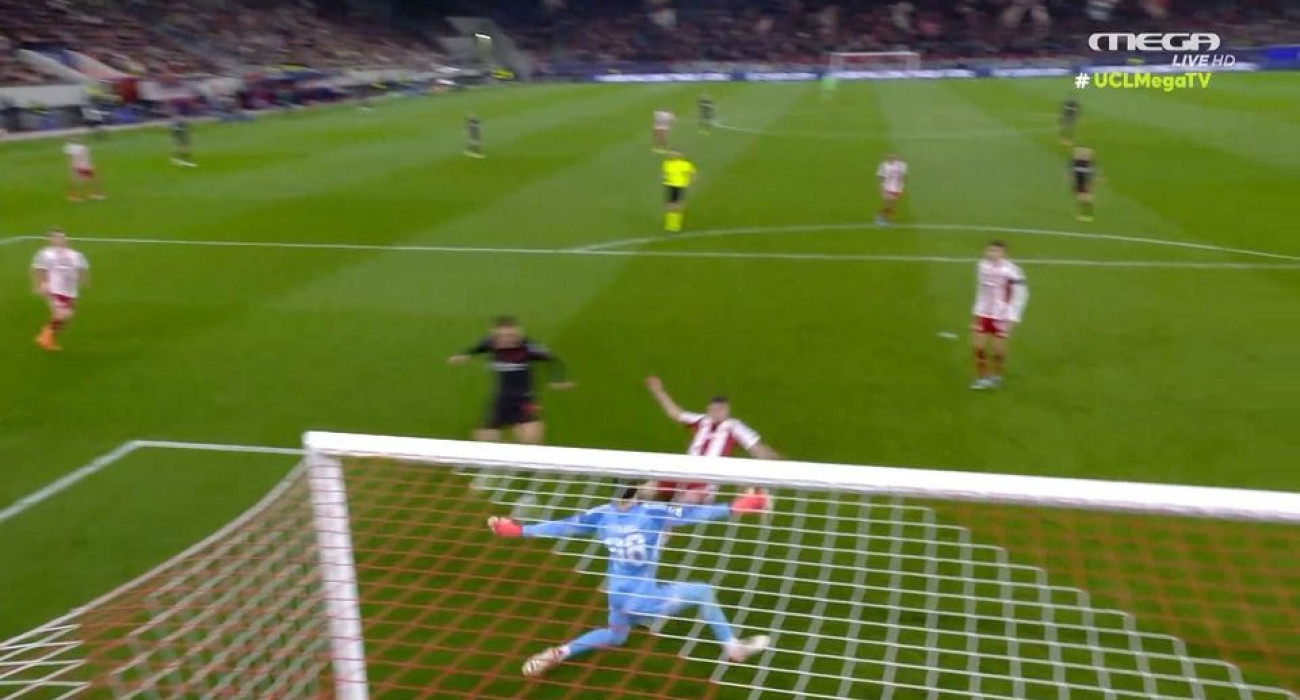 Ο Τζολάκης με τρομερή απόκρουση αρνήθηκε σίγουρο γκολ στην Λεβερκούζεν (video)