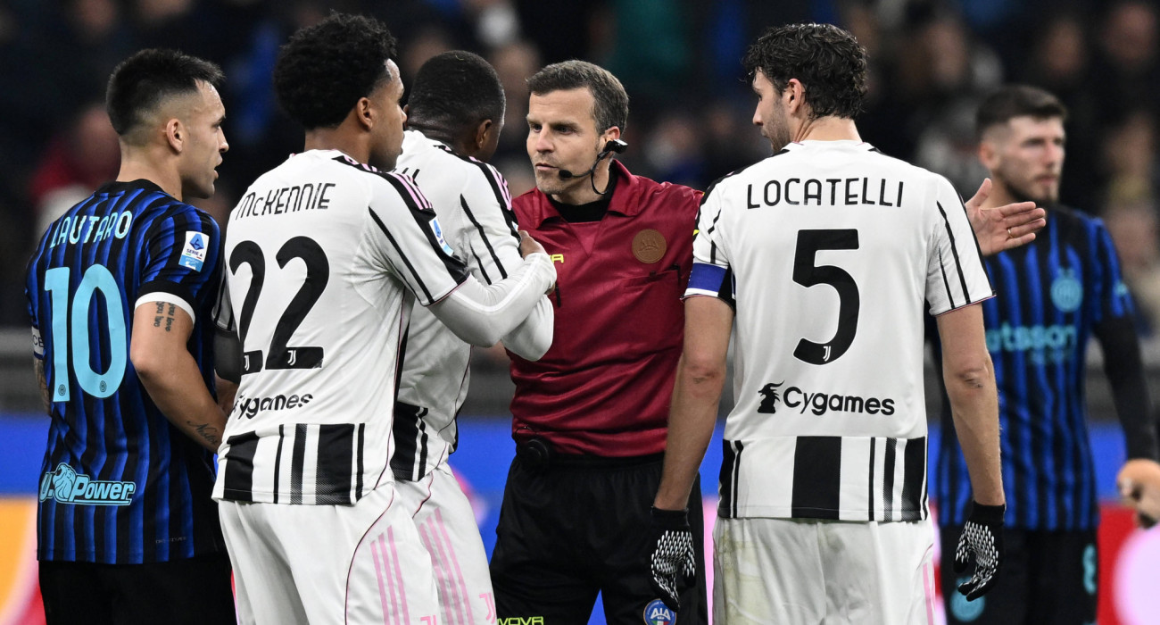 Διαμαρτυρίες παικτών στον διαιτητή του Ίντερ-Γιουβέντους / Πηγή: Imago