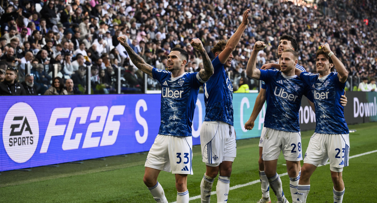 Οι ποδοσφαιριστές της Κόμο πανηγυρίζουν το γκολ του Βοϊβόντα στην έδρα της Γιουβέντους / Πηγή: Imago