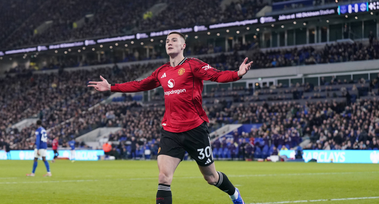 Ο Μπένιαμιν Σέσκο μετά το γκολ του που.. υπέγραψε τη νίκη της Γιουνάιτεντ επί της Έβερτον / Πηγή: Imago