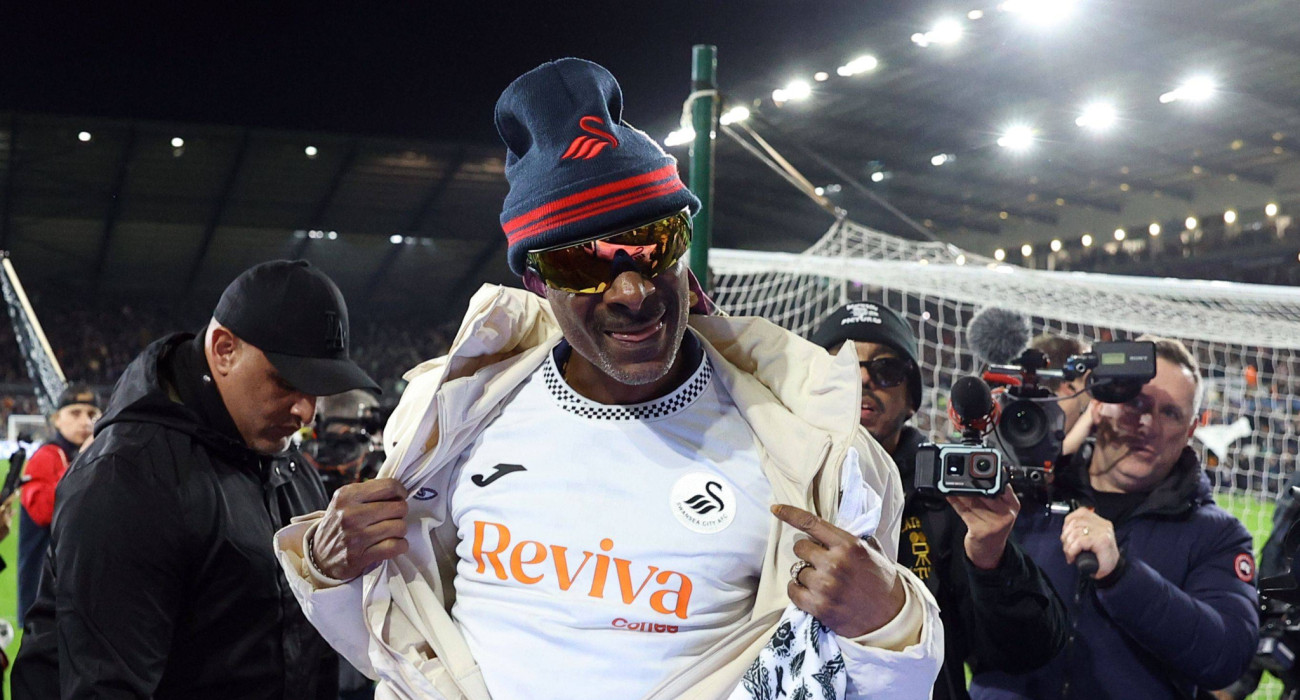 Ο Snoop Dogg με φανέλα της Σουόνσι / Πηγή: Imago