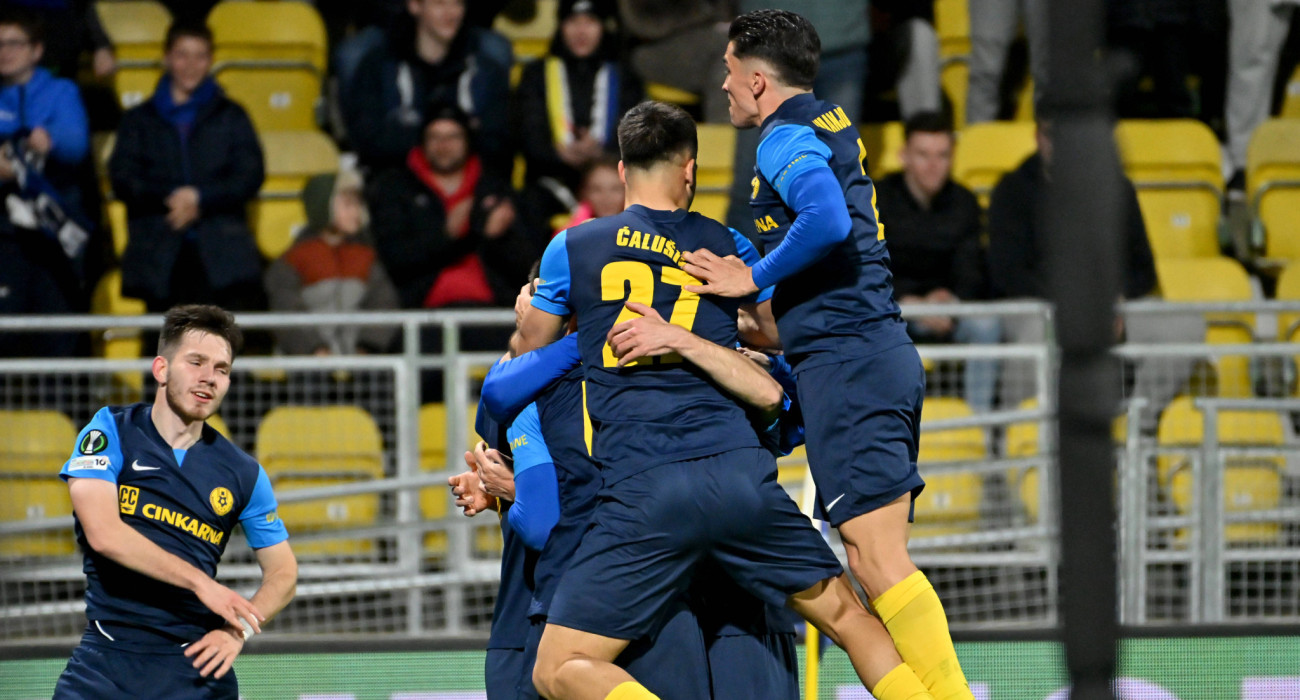 Οι ποδοσφαιριστές της Τσέλιε πανηγυρίζουν γκολ κόντρα στη Ντρίτα / Πηγή: Imago