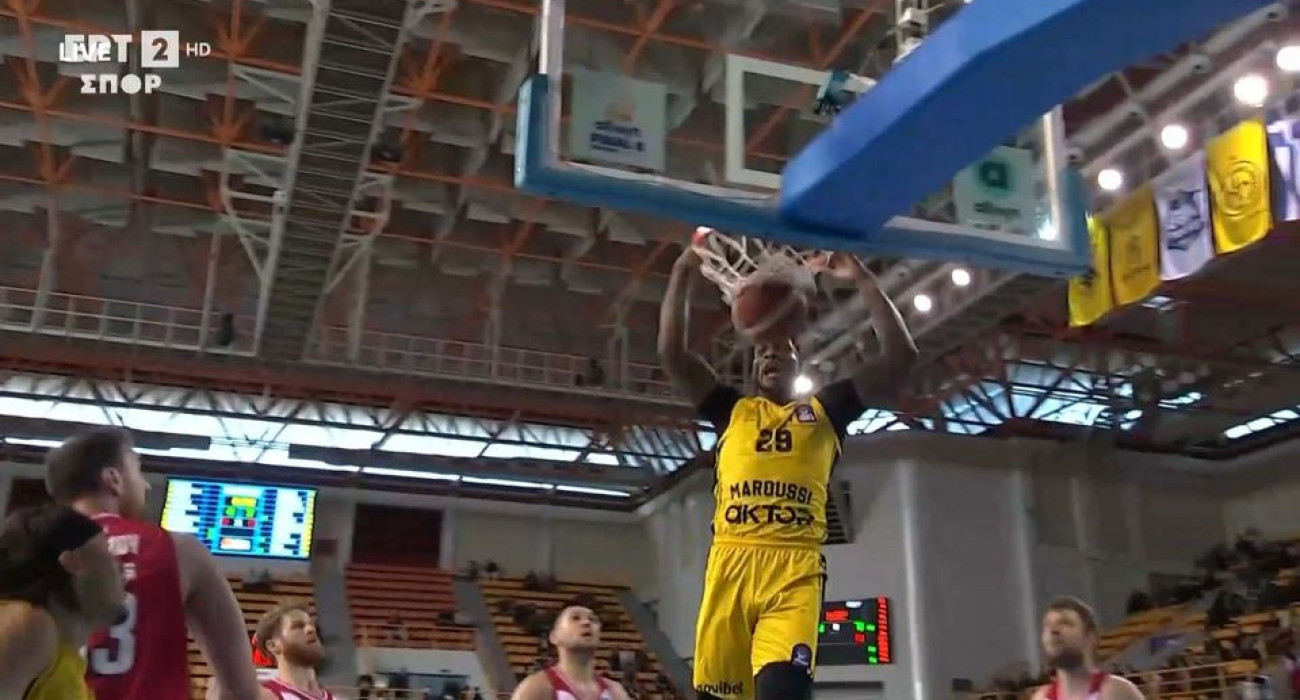 Σερί εντυπωσιακά καρφώματα από τον Ντε Σόουζα/printscreen