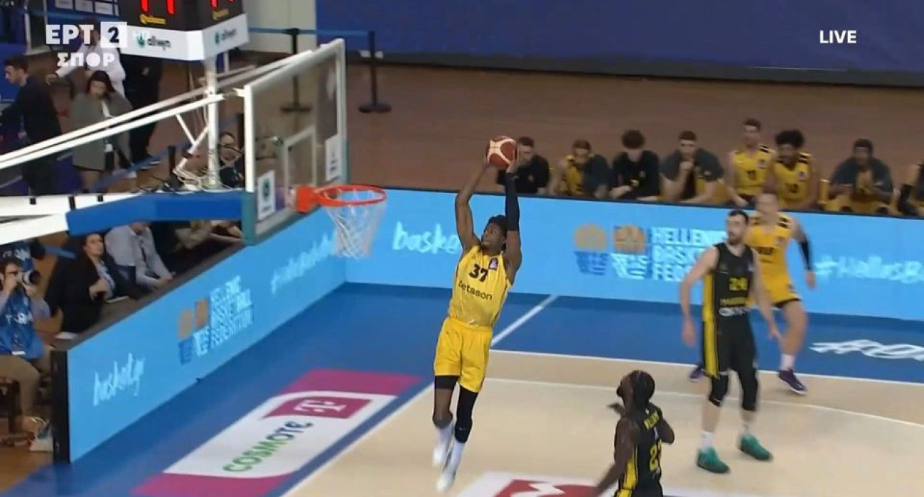 Ο Κώστας Αντετοκούνμπο κάρφωσε με μανία στο καλάθι του Αμαρουσίου/printscreen